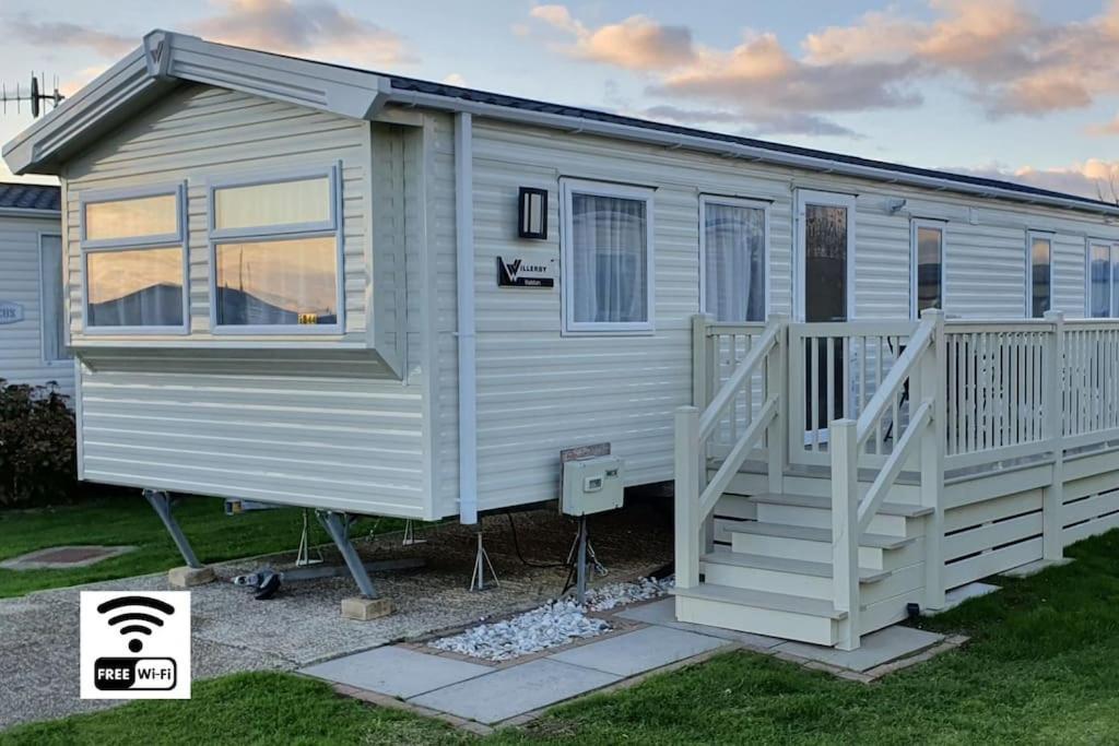 Brookside West Sands Holiday Park Seal Bay Selsey Exterior photo